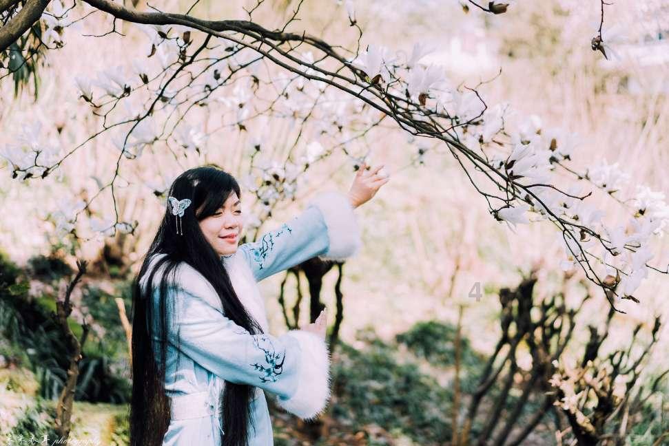 为什么现在的一些年轻人喜欢加外语说话？