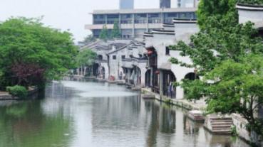救援跳绳女孩